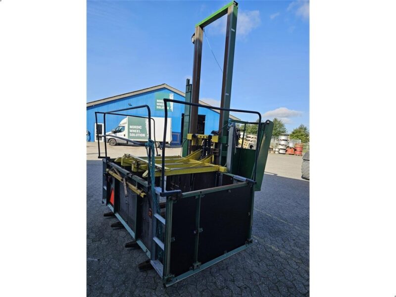 CompacTree Pakkemaskine Med elevator i venstre side